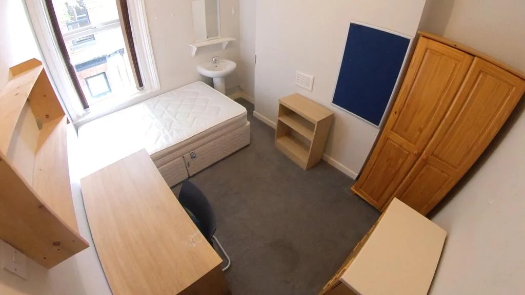 9 bedroom semi-detached house for rent