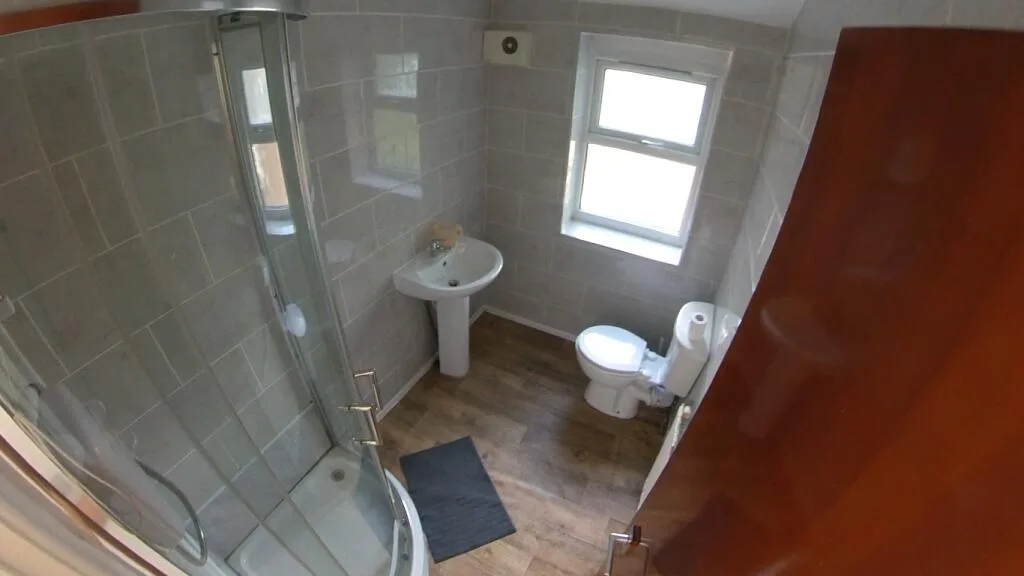 9 bedroom semi-detached house for rent