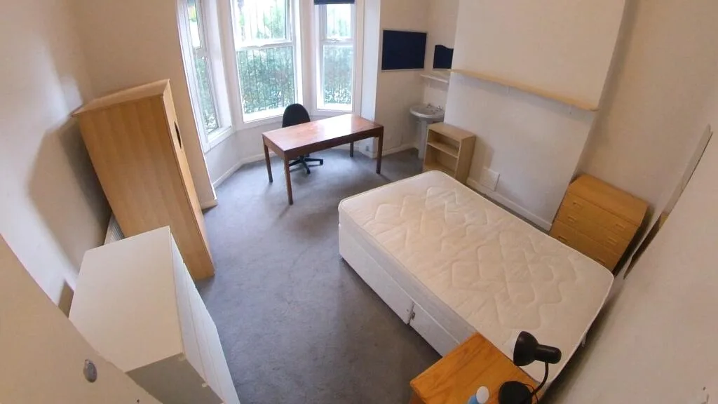 9 bedroom semi-detached house for rent
