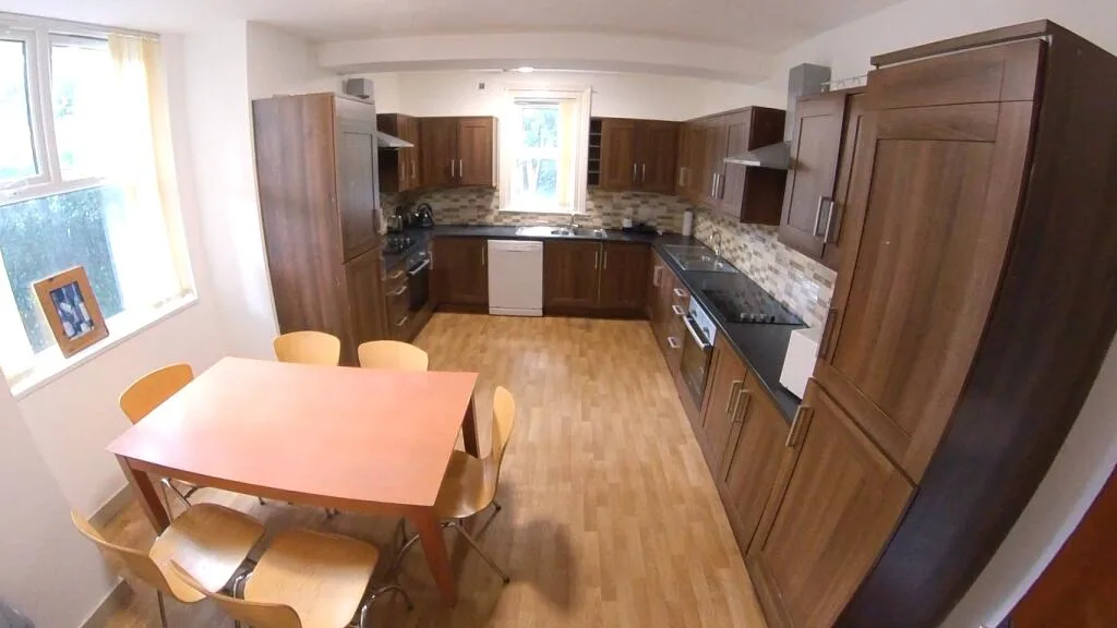 9 bedroom semi-detached house for rent