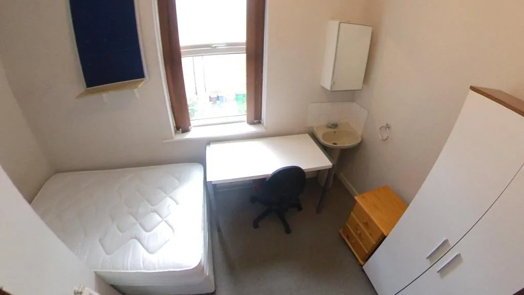 9 bedroom semi-detached house for rent