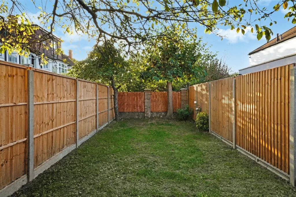 3 bedroom maisonette for rent