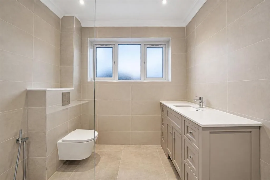 3 bedroom maisonette for rent