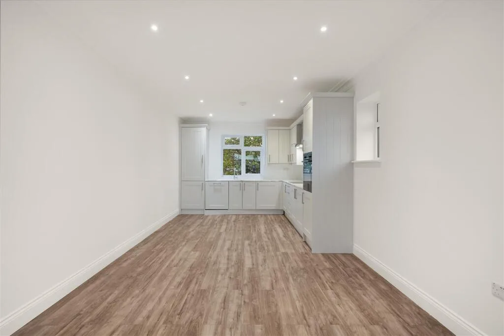 3 bedroom maisonette for rent