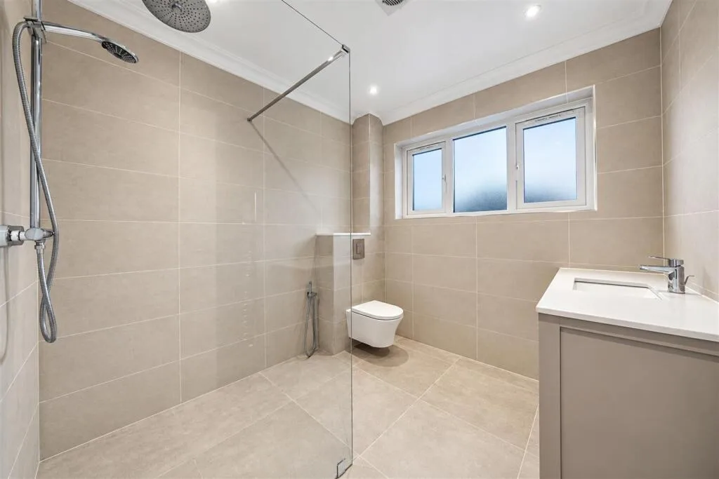 3 bedroom maisonette for rent