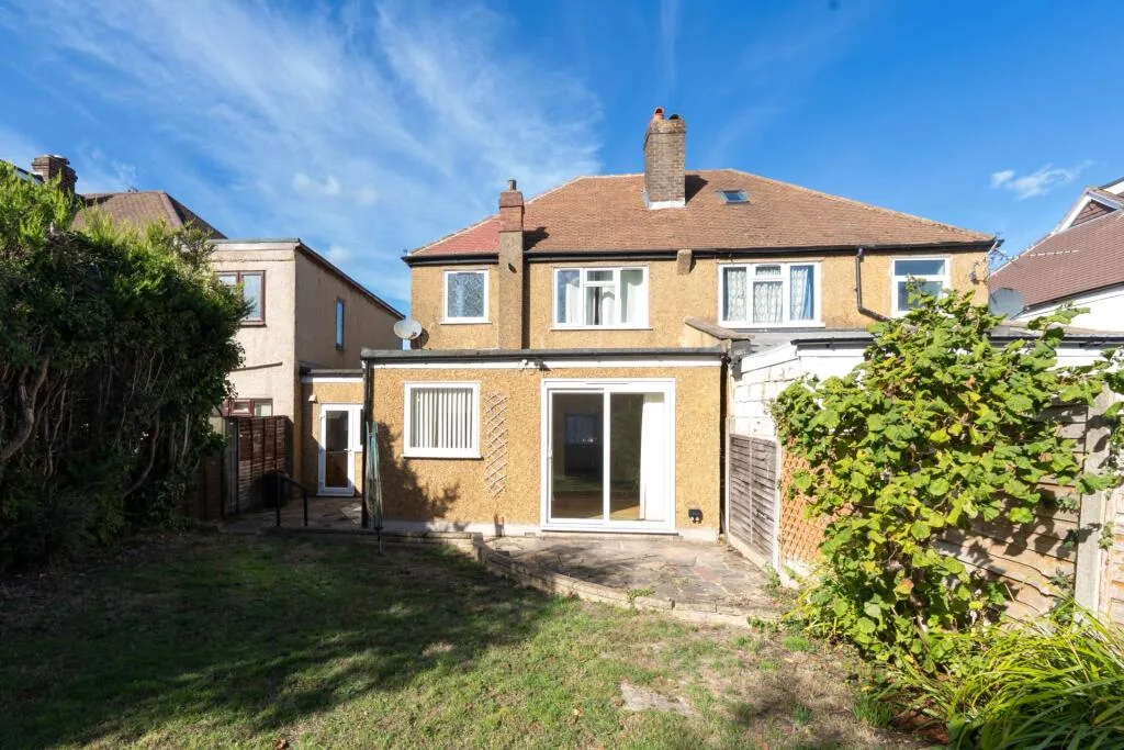 3 bedroom semi-detached house for rent