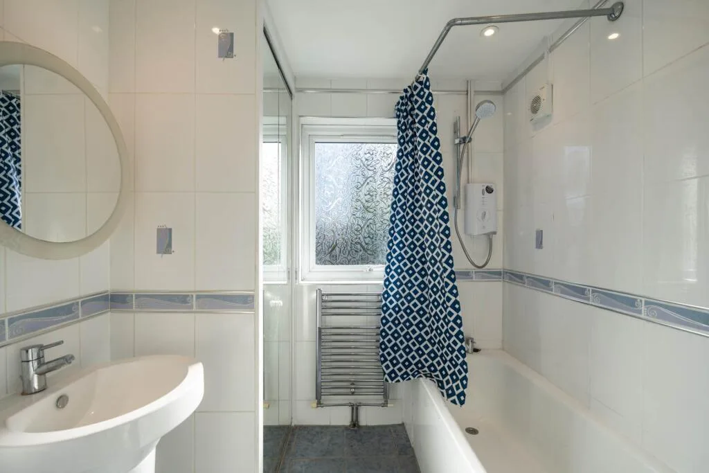 3 bedroom semi-detached house for rent