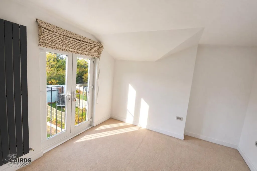 4 bedroom end of terrace house for rent
