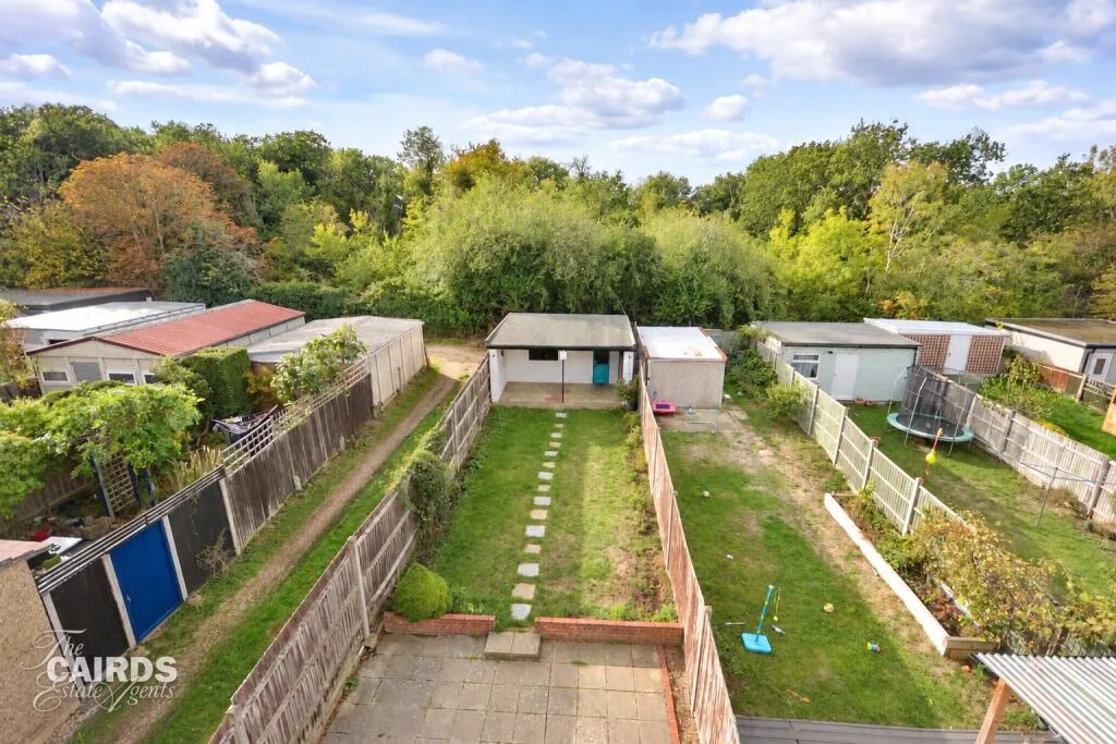 4 bedroom end of terrace house for rent