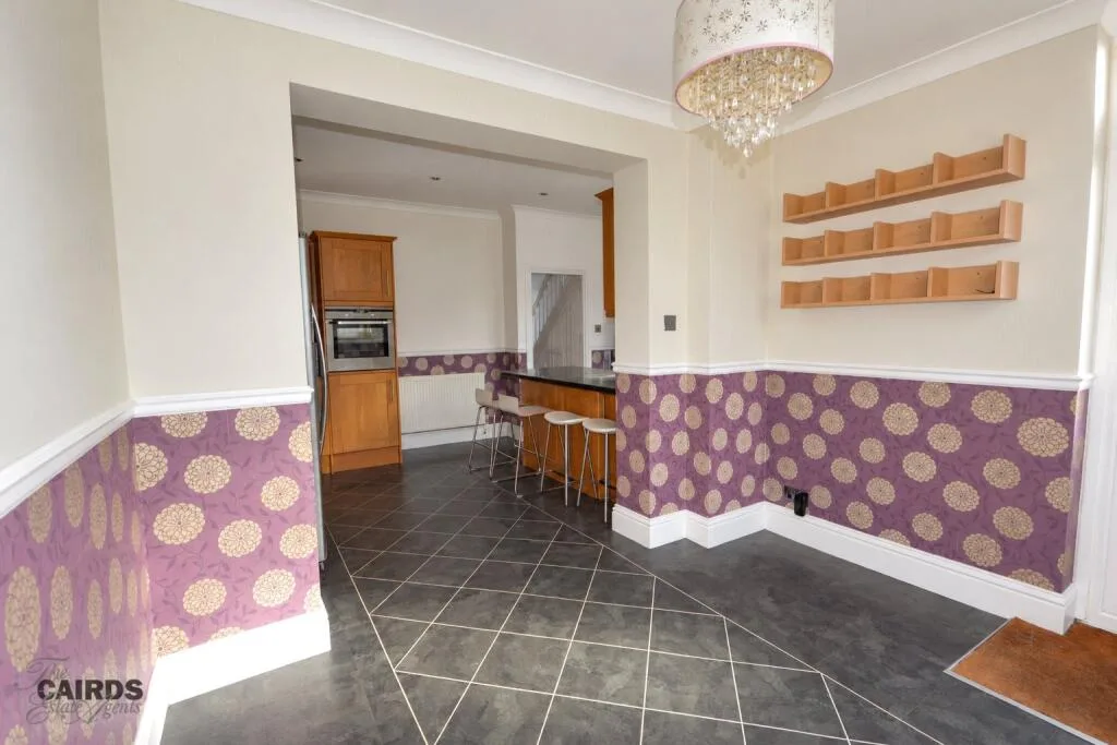 4 bedroom end of terrace house for rent