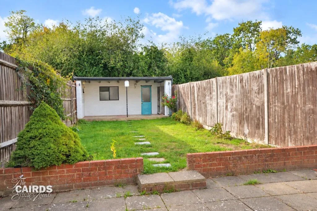 4 bedroom end of terrace house for rent