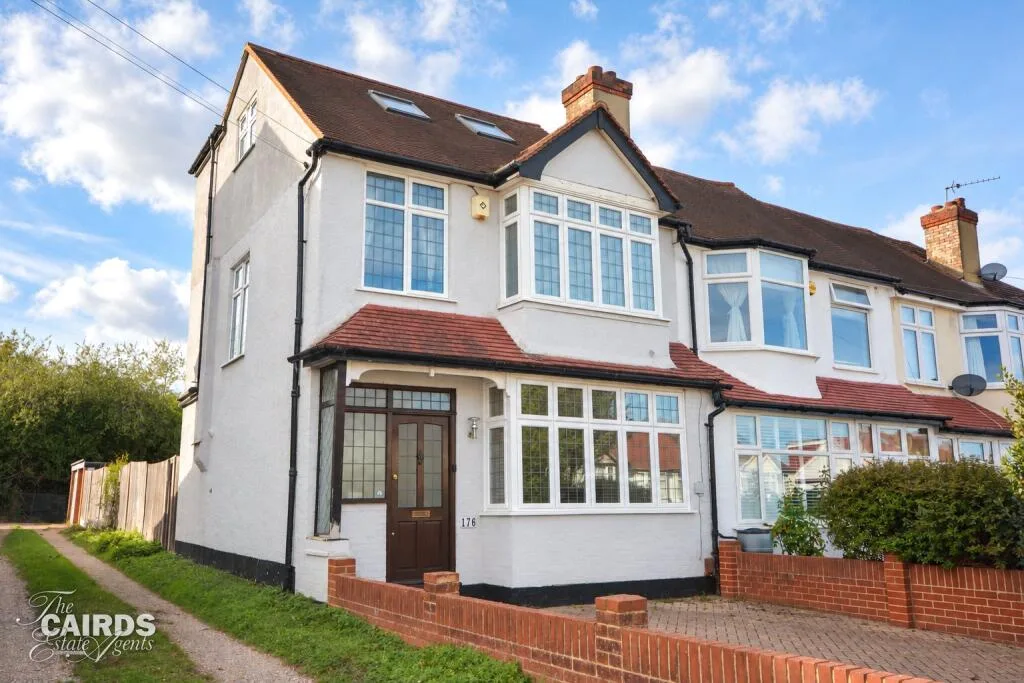 4 bedroom end of terrace house for rent