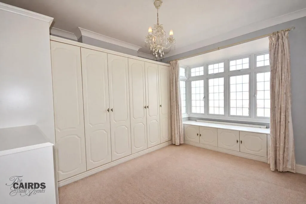 4 bedroom end of terrace house for rent