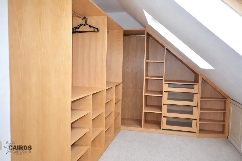 4 bedroom end of terrace house for rent