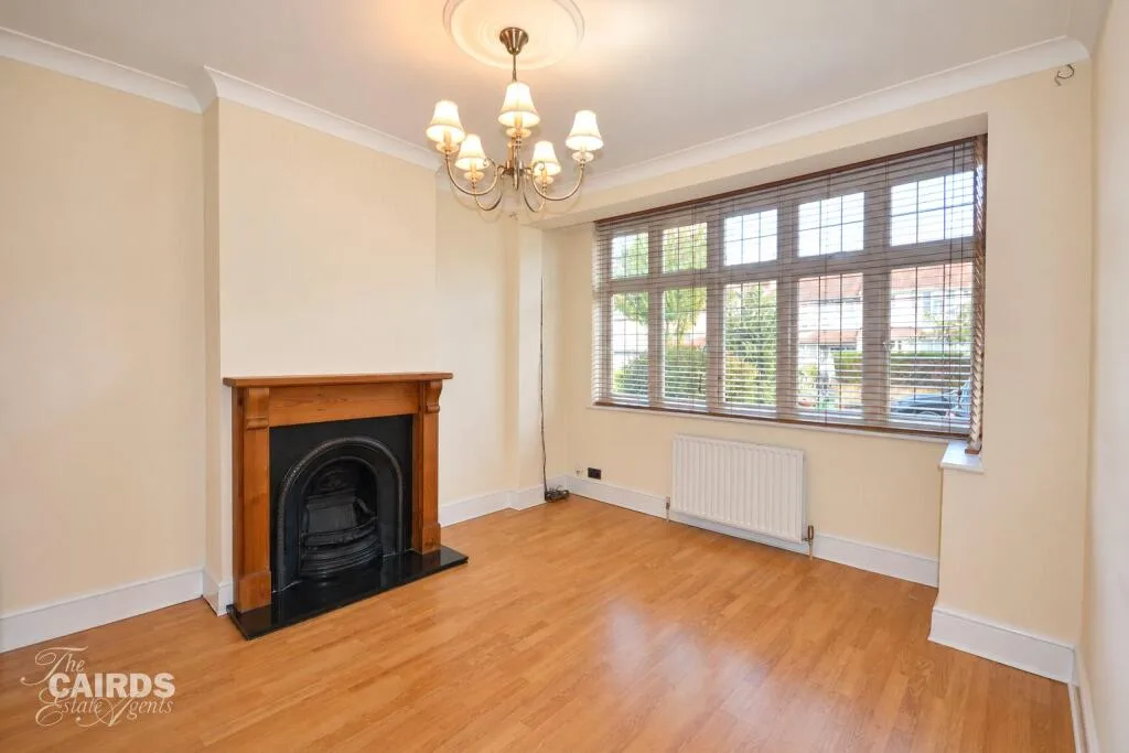 4 bedroom end of terrace house for rent