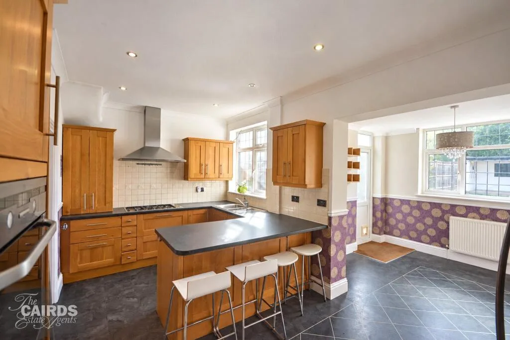 4 bedroom end of terrace house for rent