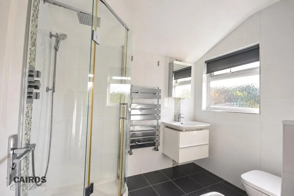 4 bedroom end of terrace house for rent