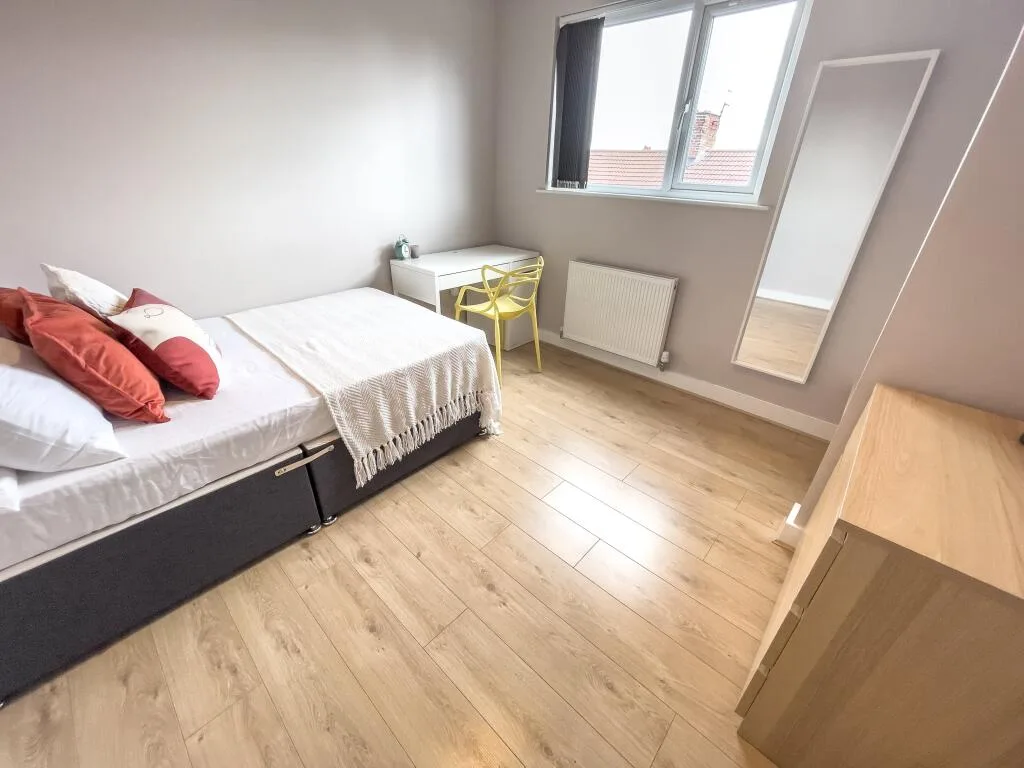 6 bedroom terraced house for rent