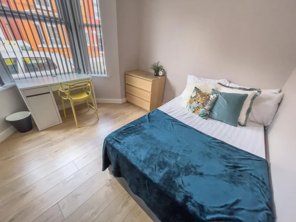 6 bedroom terraced house for rent