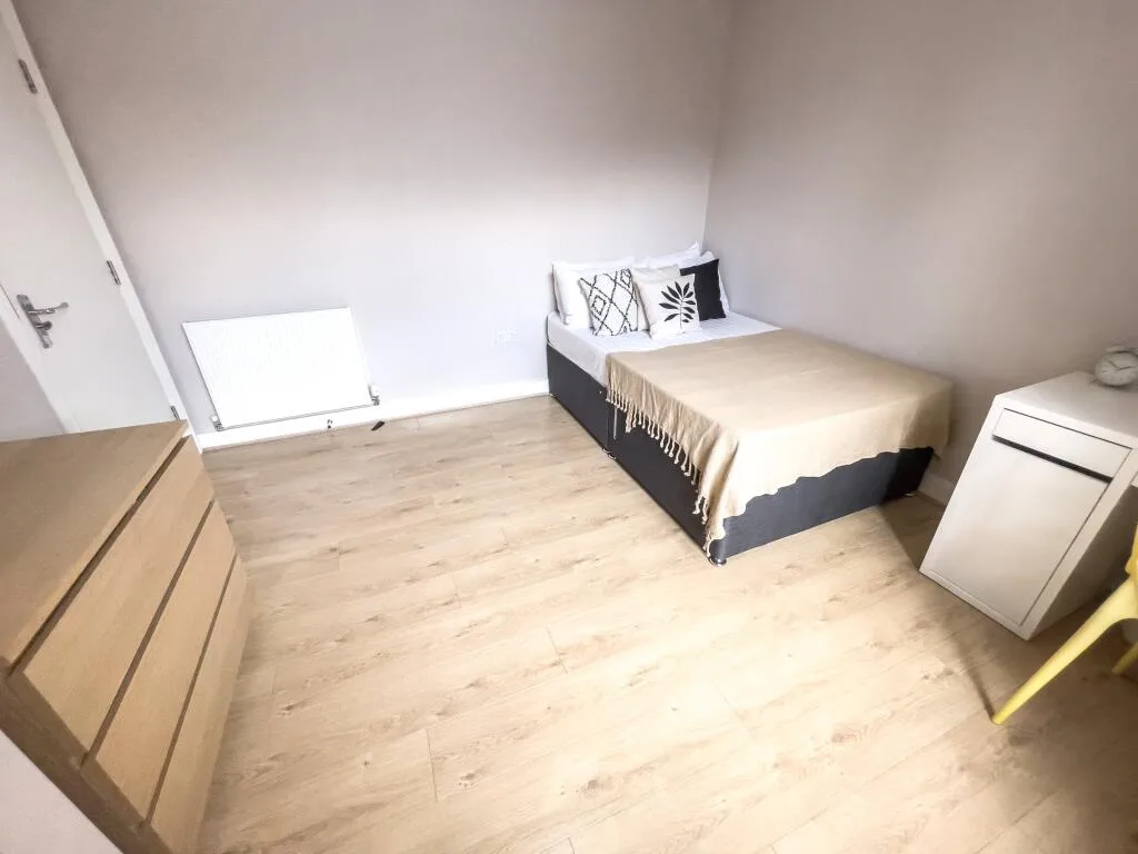 6 bedroom terraced house for rent
