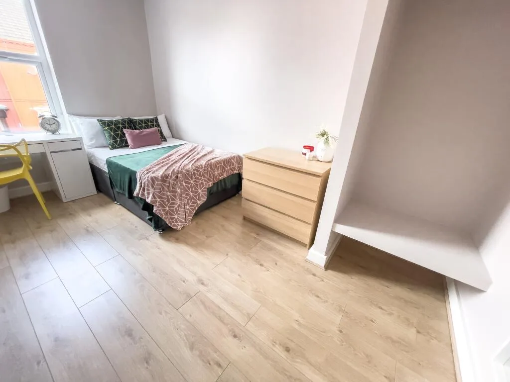 6 bedroom terraced house for rent