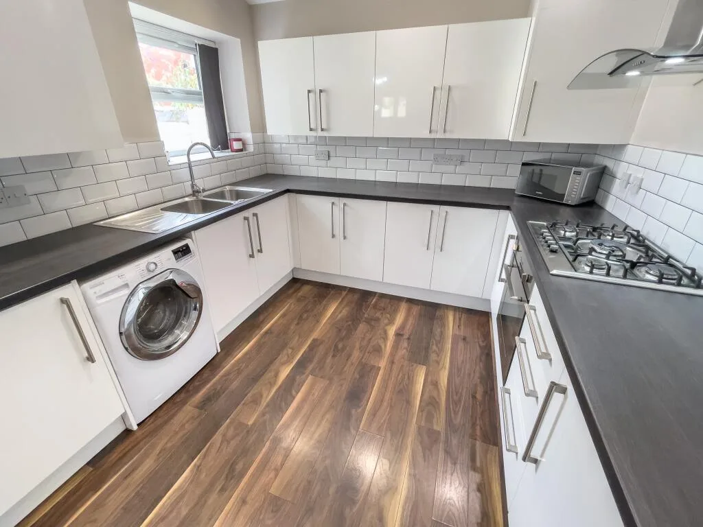 6 bedroom terraced house for rent