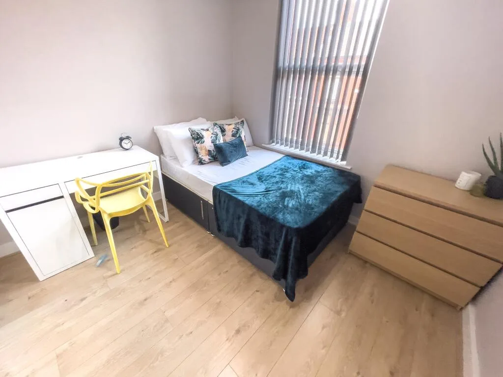 6 bedroom terraced house for rent