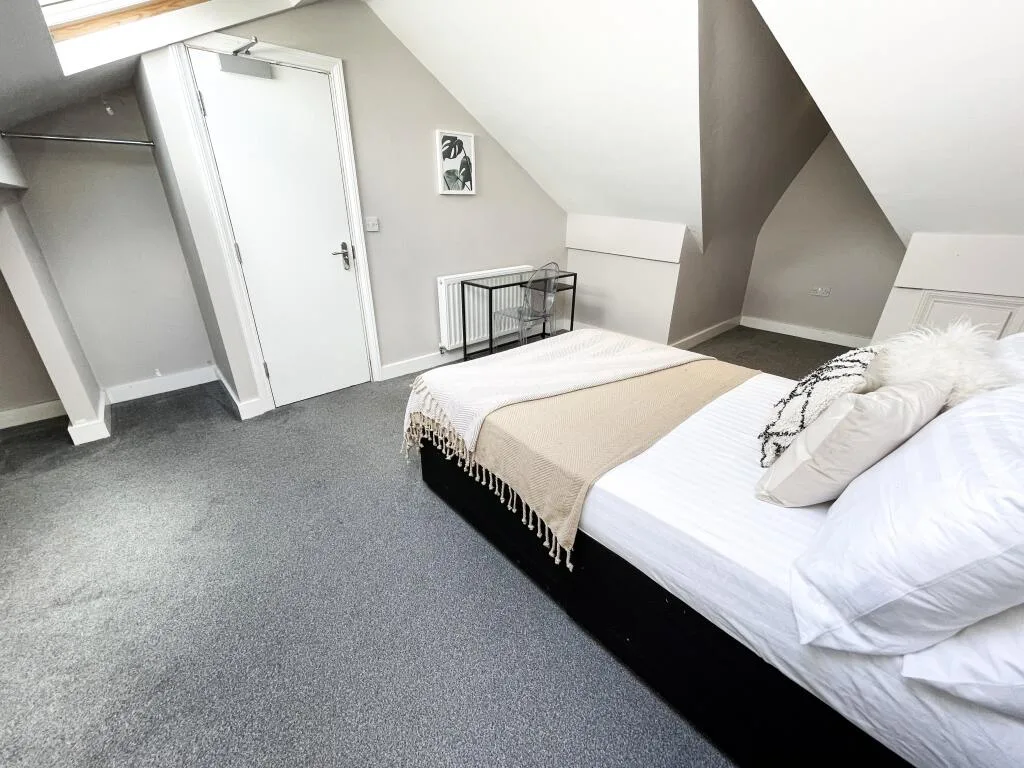 5 bedroom terraced house for rent