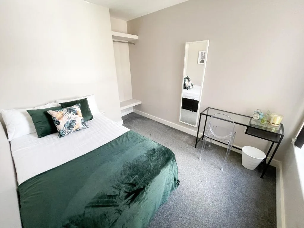 5 bedroom terraced house for rent