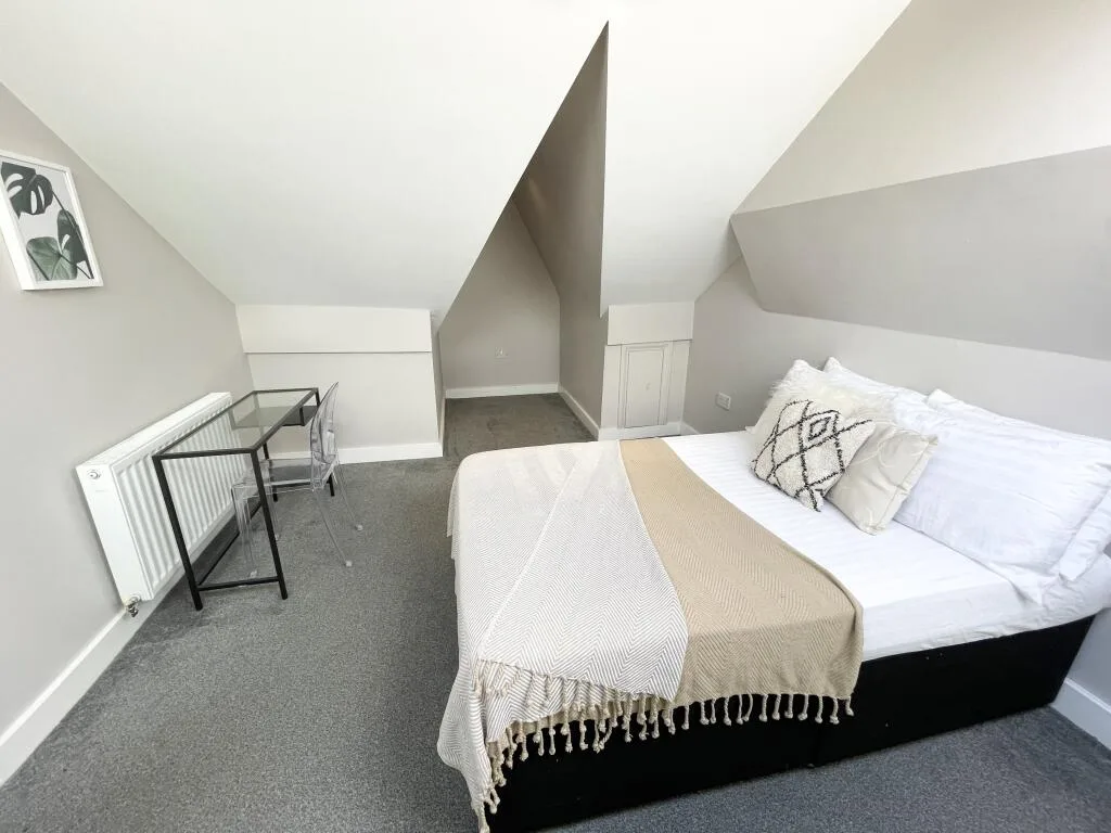 5 bedroom terraced house for rent
