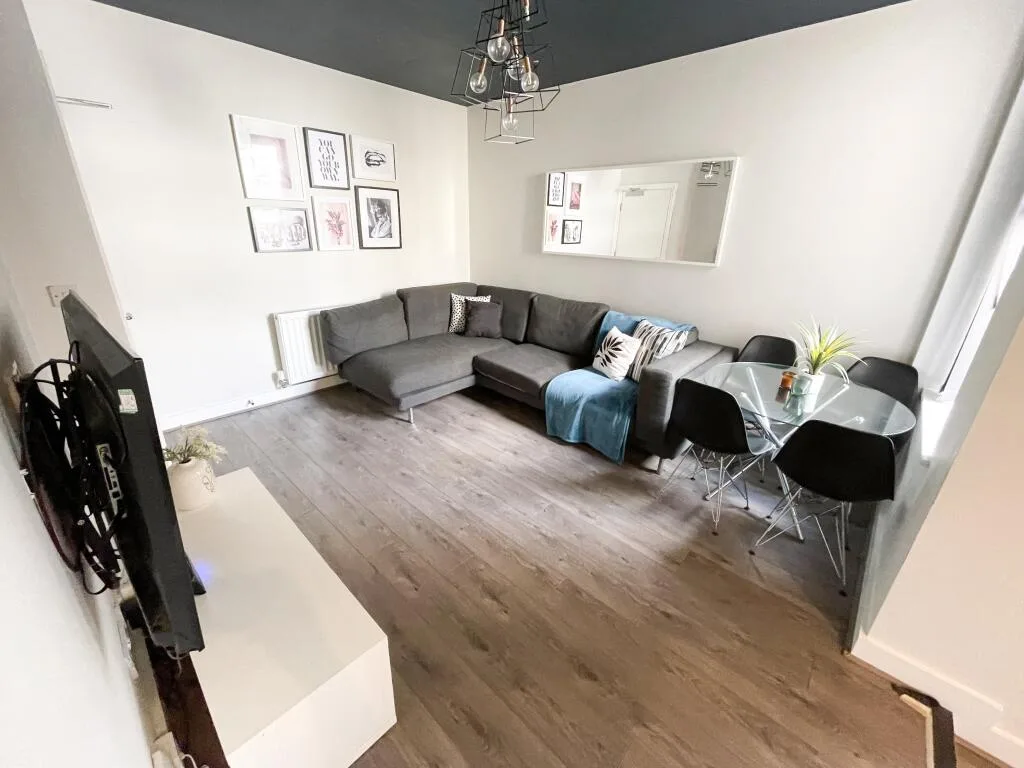 5 bedroom terraced house for rent