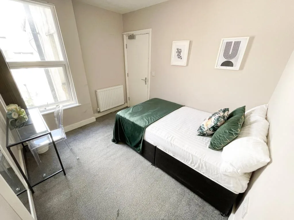 5 bedroom terraced house for rent
