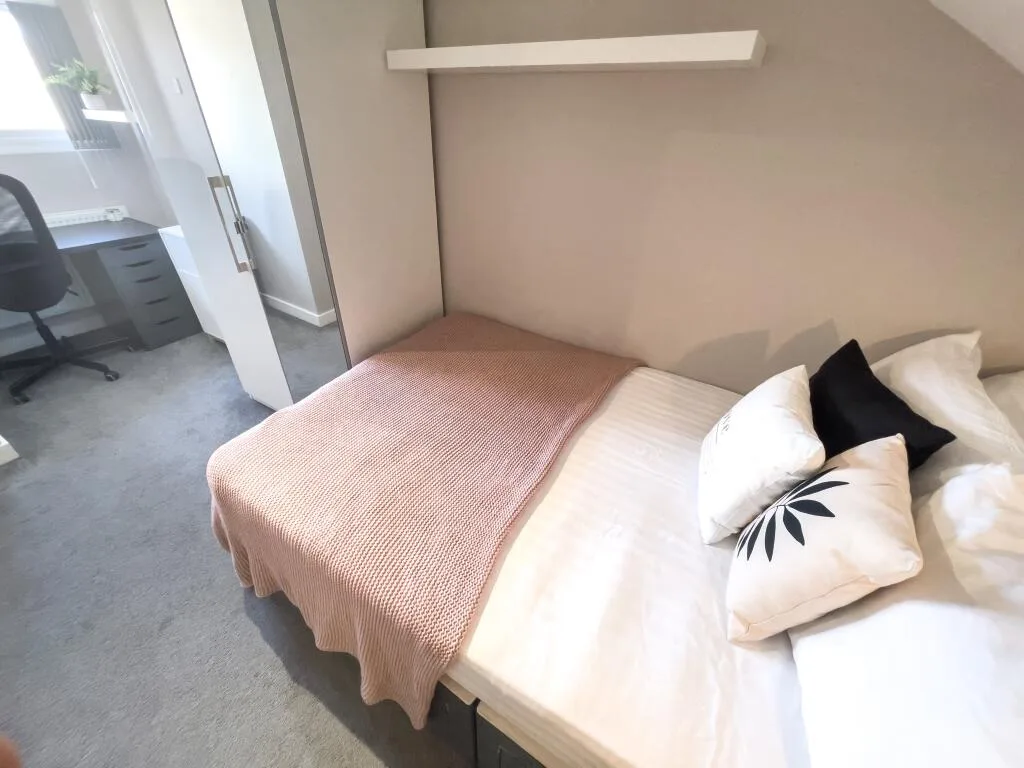 5 bedroom terraced house for rent