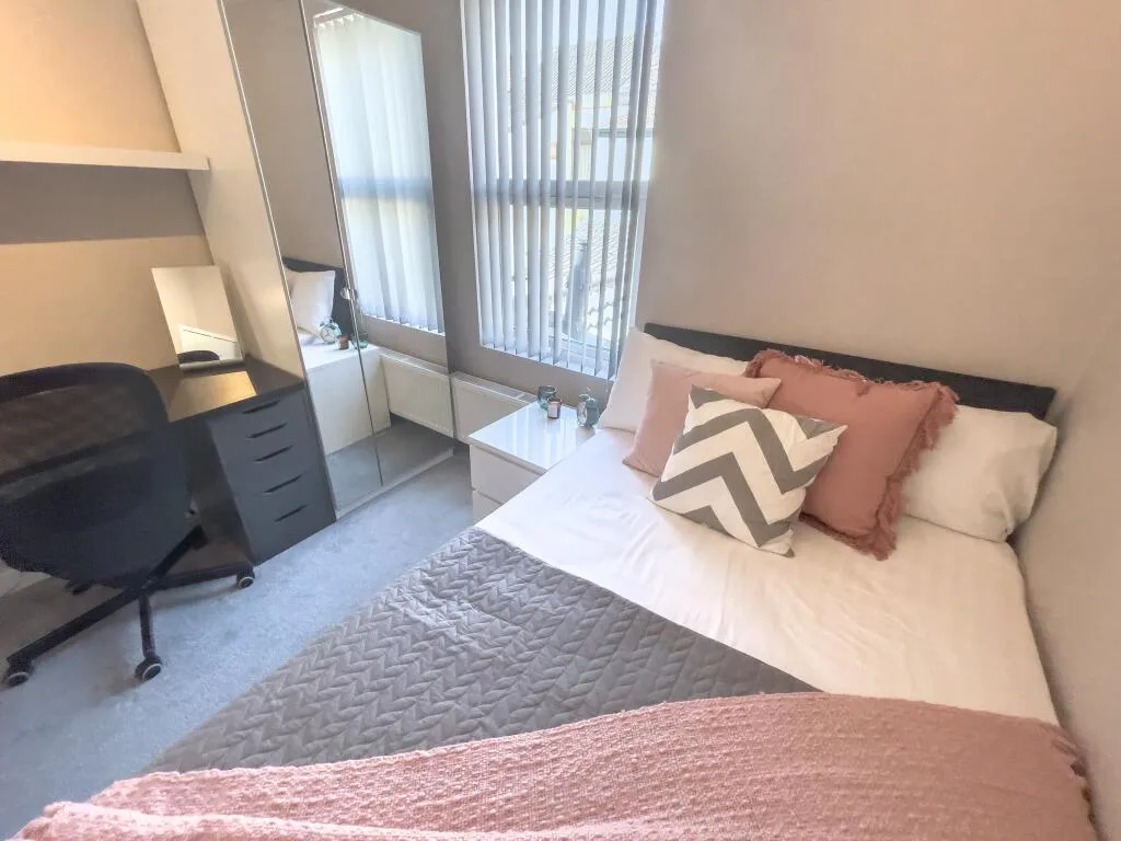 5 bedroom terraced house for rent
