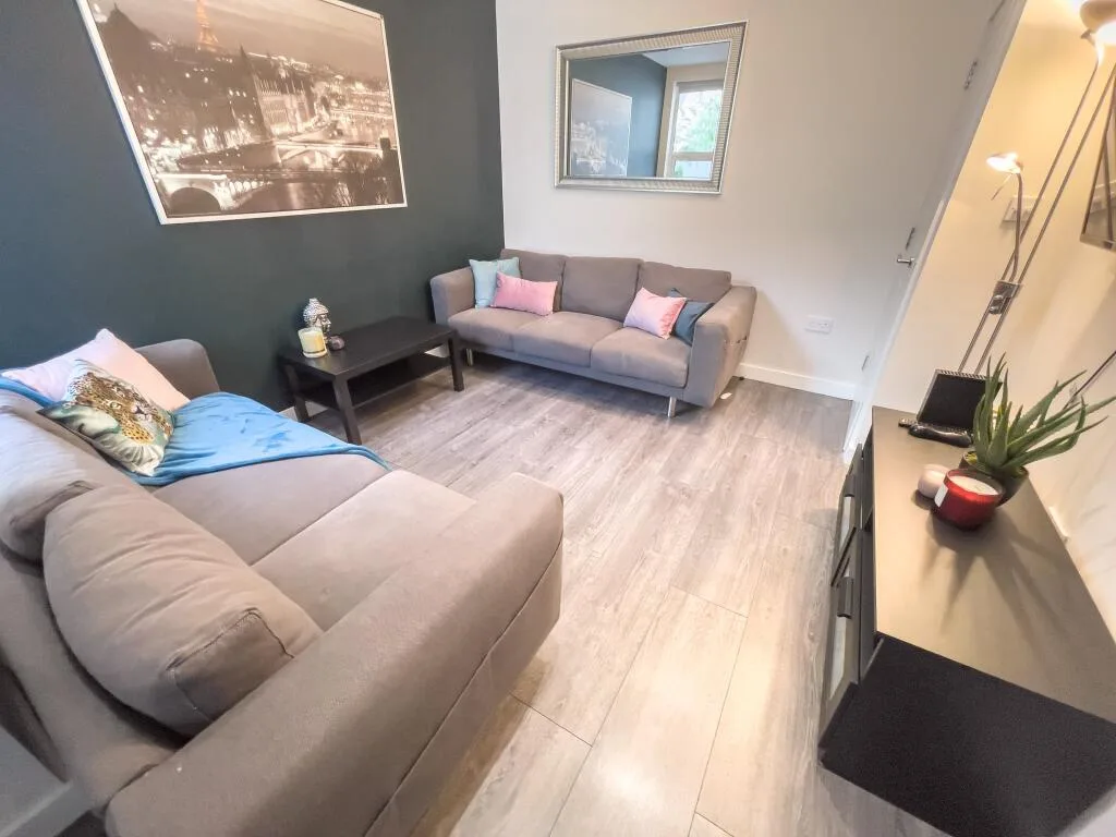 5 bedroom terraced house for rent