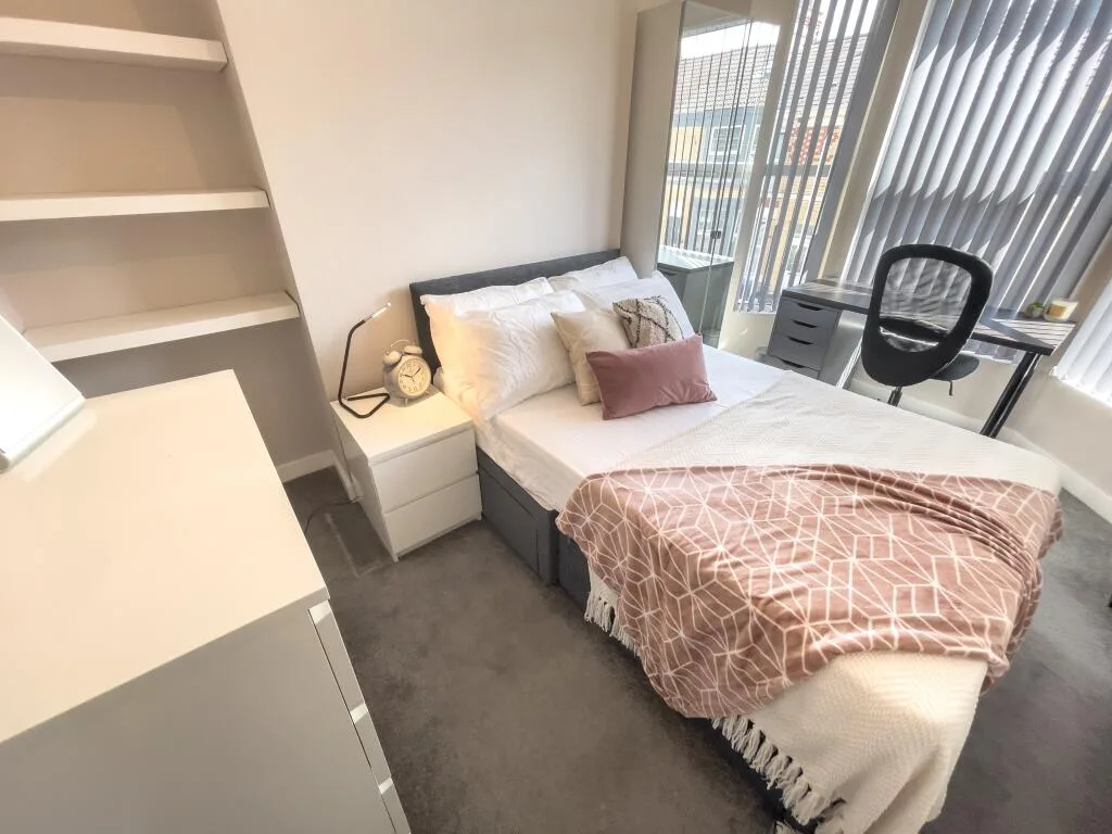 5 bedroom terraced house for rent