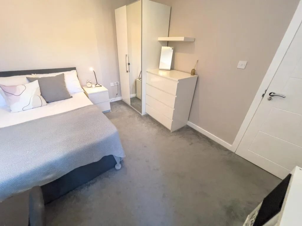 5 bedroom terraced house for rent