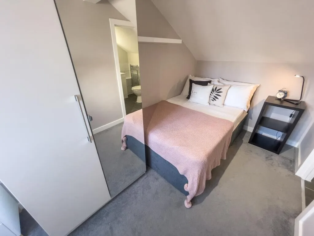 5 bedroom terraced house for rent