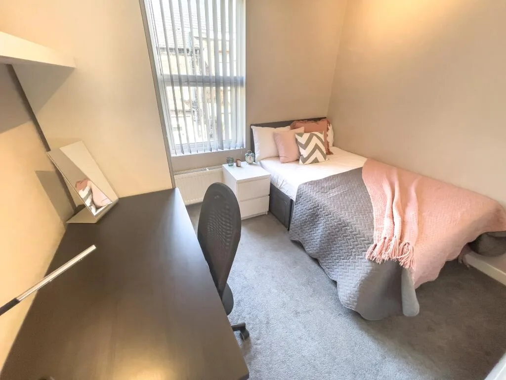 5 bedroom terraced house for rent