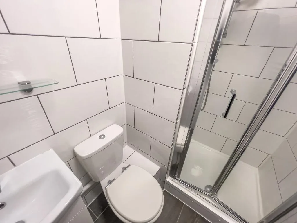 5 bedroom terraced house for rent