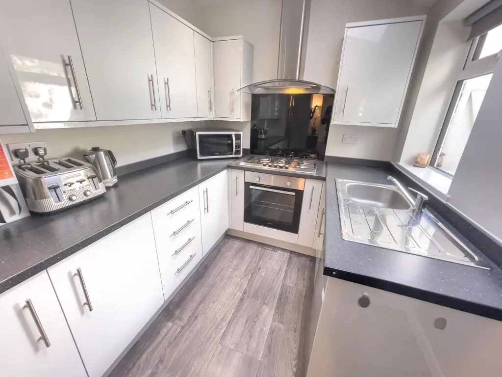 5 bedroom terraced house for rent