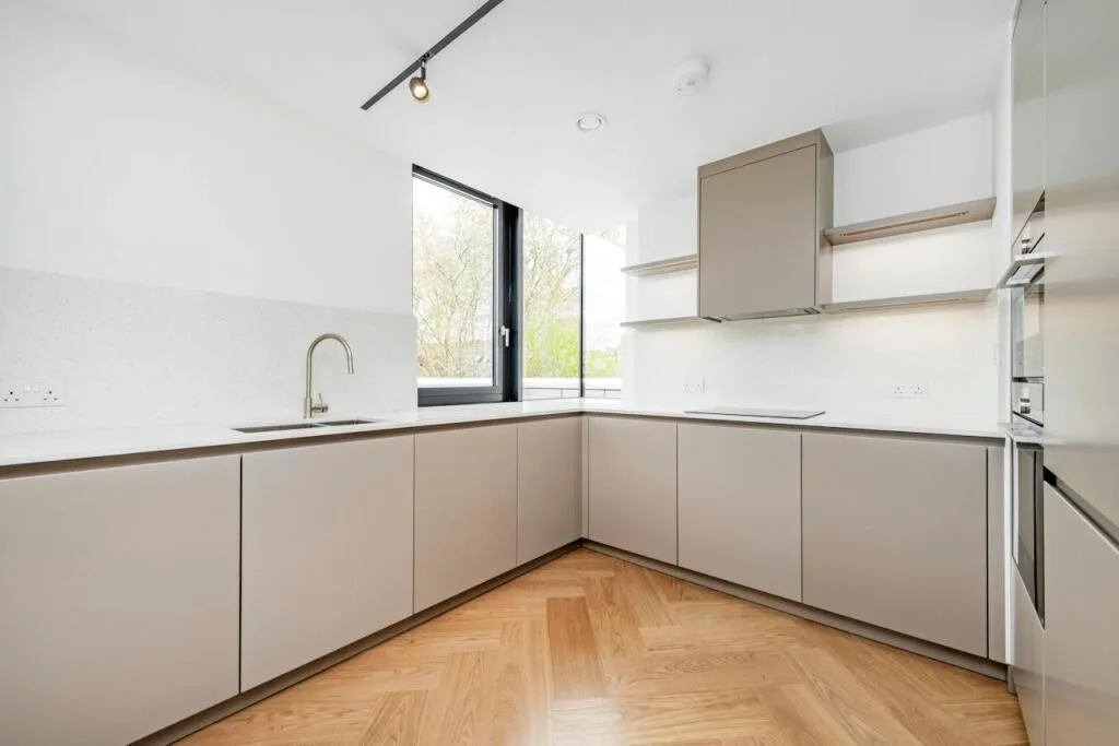 2 bedroom maisonette for rent
