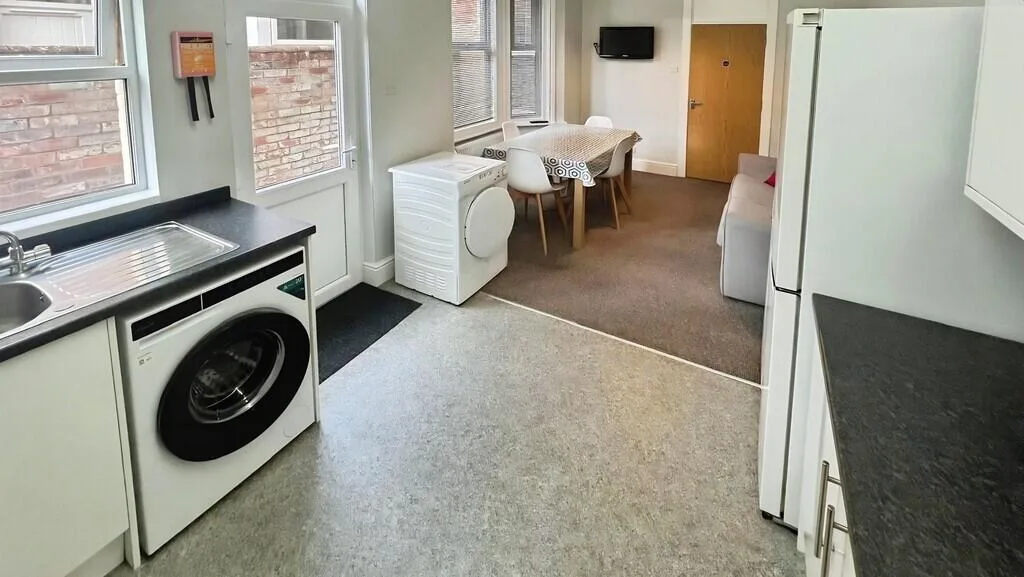 5 bedroom terraced house for rent