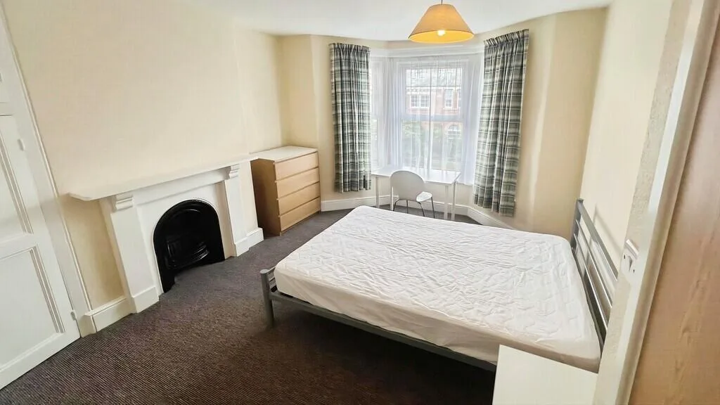 5 bedroom terraced house for rent