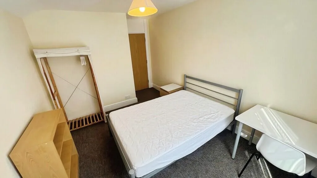 5 bedroom terraced house for rent