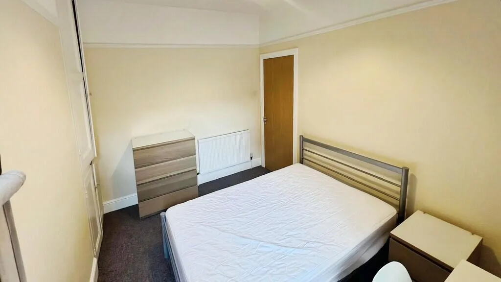 5 bedroom terraced house for rent