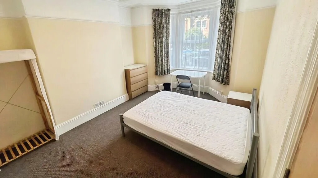 5 bedroom terraced house for rent