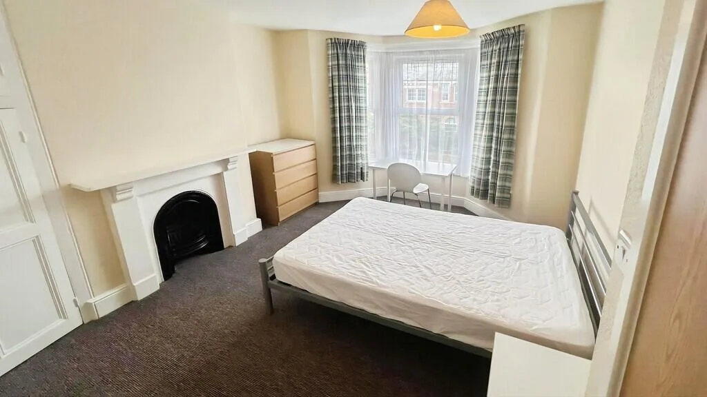 5 bedroom terraced house for rent