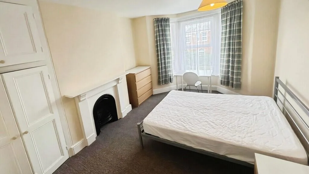 5 bedroom terraced house for rent