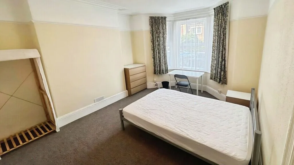 5 bedroom terraced house for rent